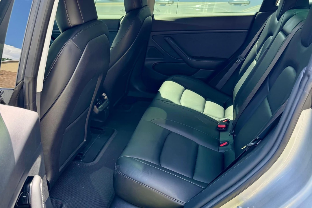 2018 Tesla Model 3 Performance - Image 24 of 31