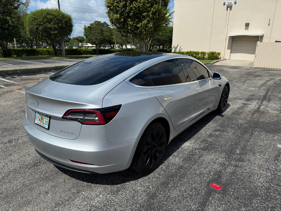 2018 Tesla Model 3 Performance - Image 7 of 31