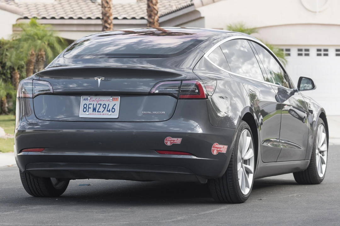 2018 Tesla Model 3 Performance - Image 4 of 31