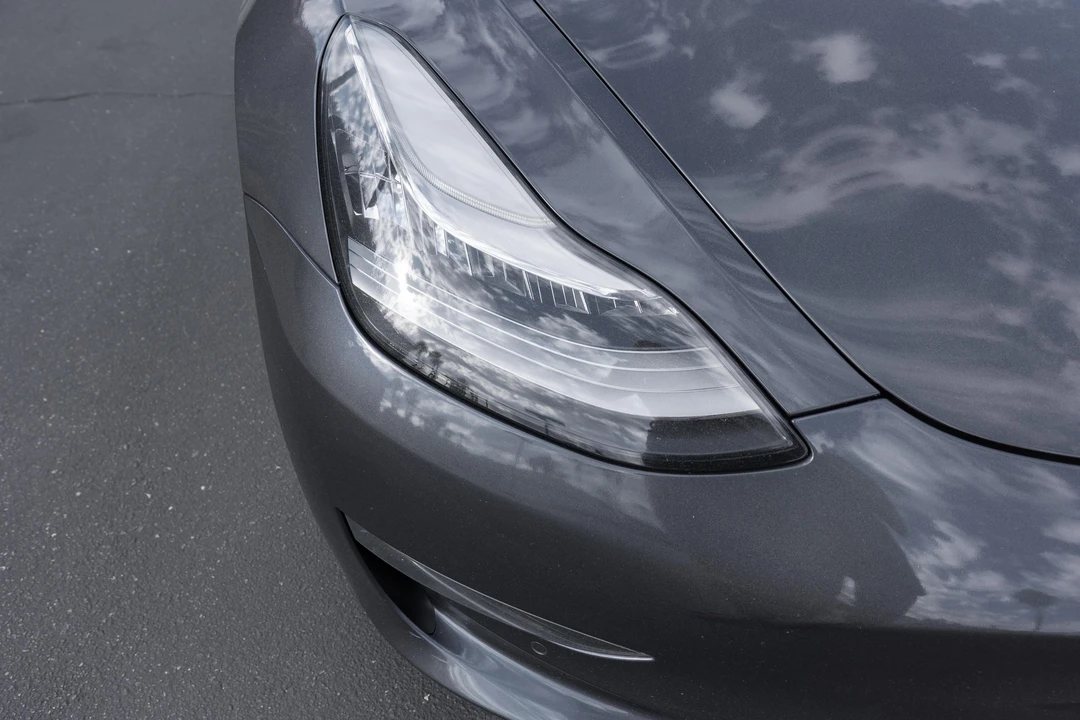 2018 Tesla Model 3 Performance - Image 11 of 31
