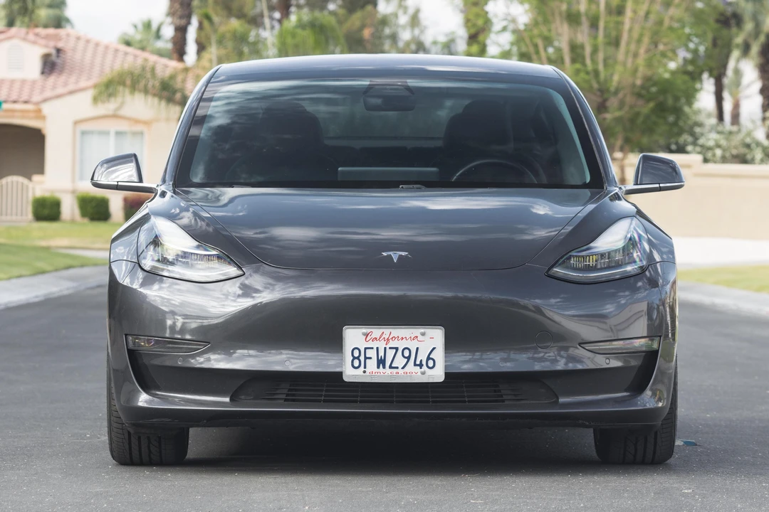 2018 Tesla Model 3 Performance - Image 2 of 31