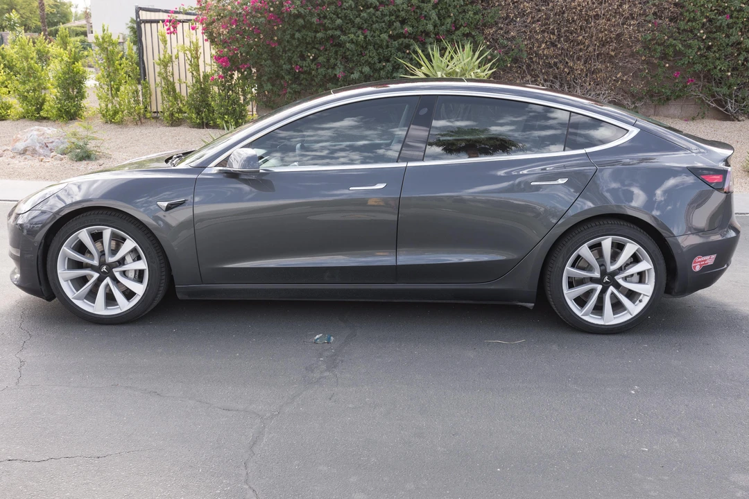 2018 Tesla Model 3 Performance - Image 3 of 31