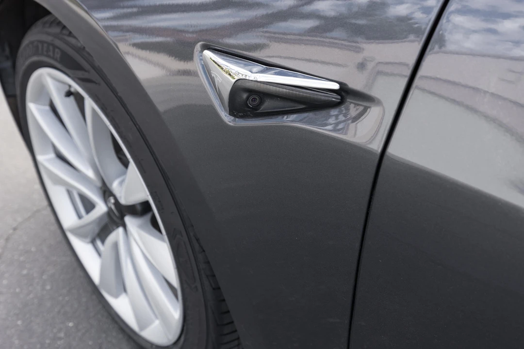 2018 Tesla Model 3 Performance - Image 19 of 31