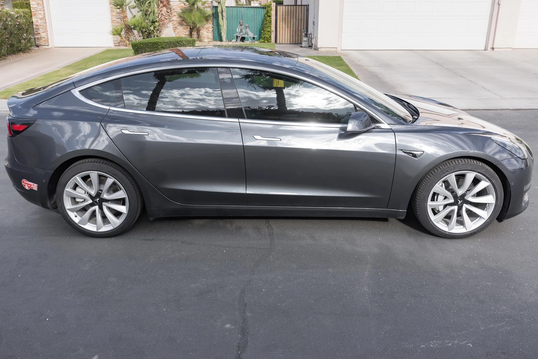2018 Tesla Model 3 Performance - Image 10 of 31