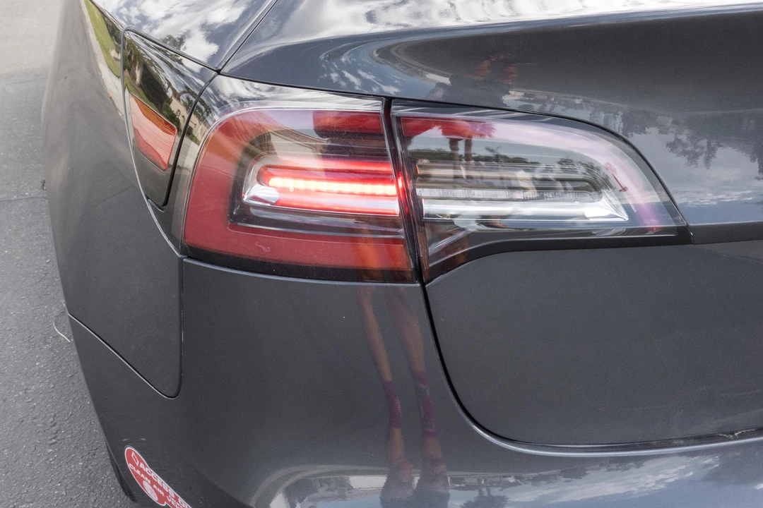 2018 Tesla Model 3 Performance - Image 27 of 31