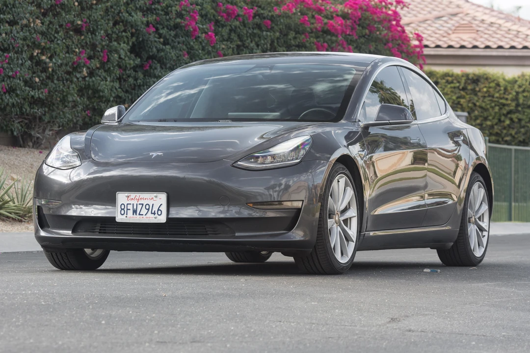 2018 Tesla Model 3 Performance - Image 7 of 31