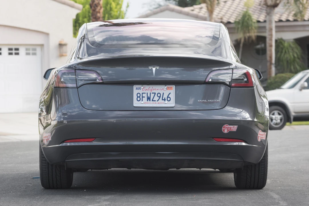 2018 Tesla Model 3 Performance - Image 5 of 31