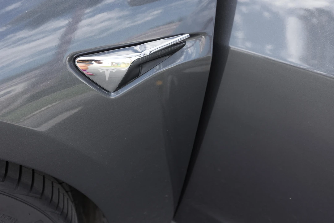 2018 Tesla Model 3 Performance - Image 18 of 31