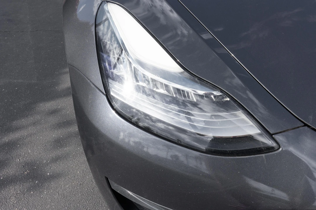 2018 Tesla Model 3 Performance - Image 12 of 31