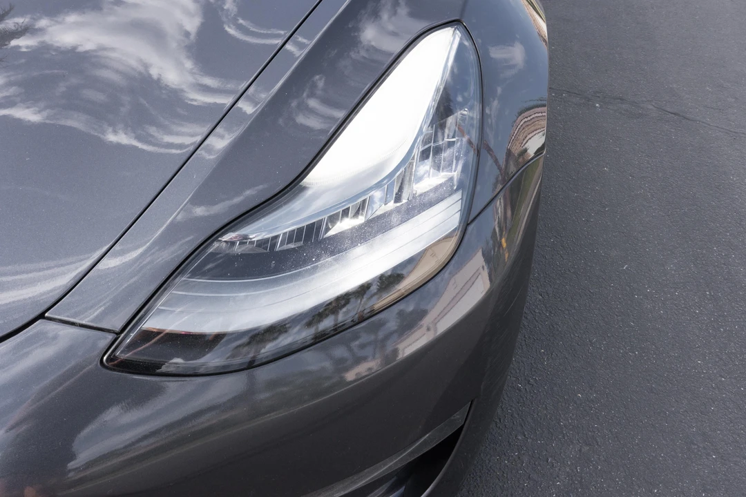2018 Tesla Model 3 Performance - Image 15 of 31