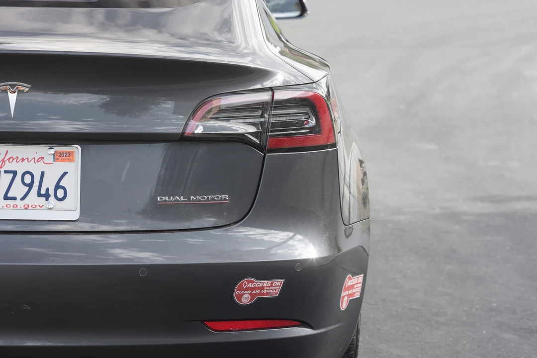 2018 Tesla Model 3 Performance - Image 29 of 31