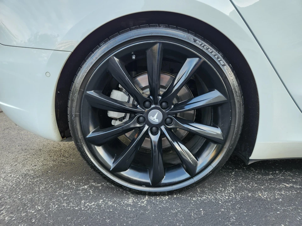 2018 Tesla Model 3 Performance - Image 30 of 31