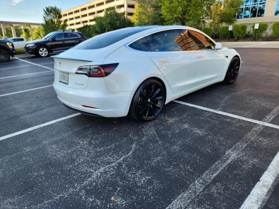 2018 Tesla Model 3 Performance - Image 13 of 31