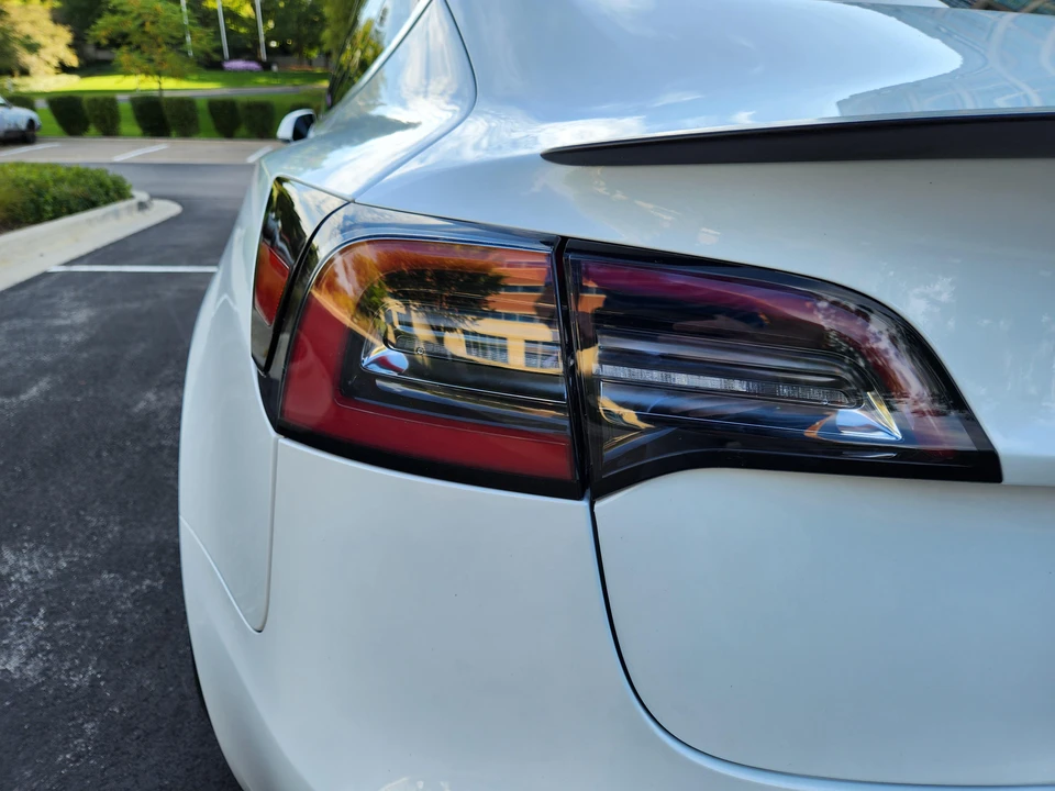2018 Tesla Model 3 Performance - Image 19 of 31