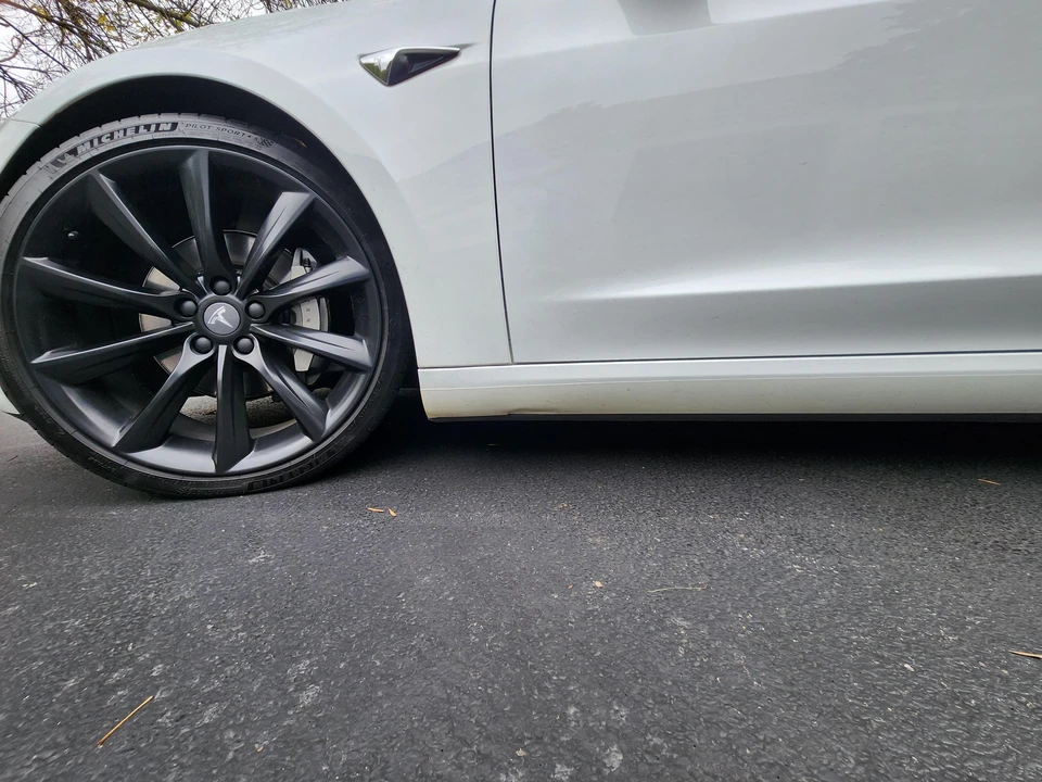 2018 Tesla Model 3 Performance - Image 25 of 31