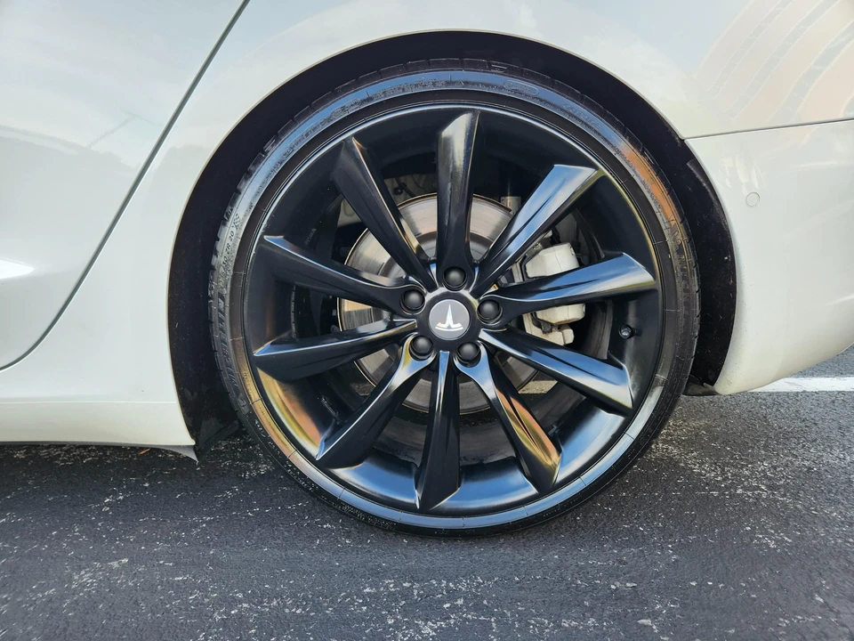 2018 Tesla Model 3 Performance - Image 29 of 31