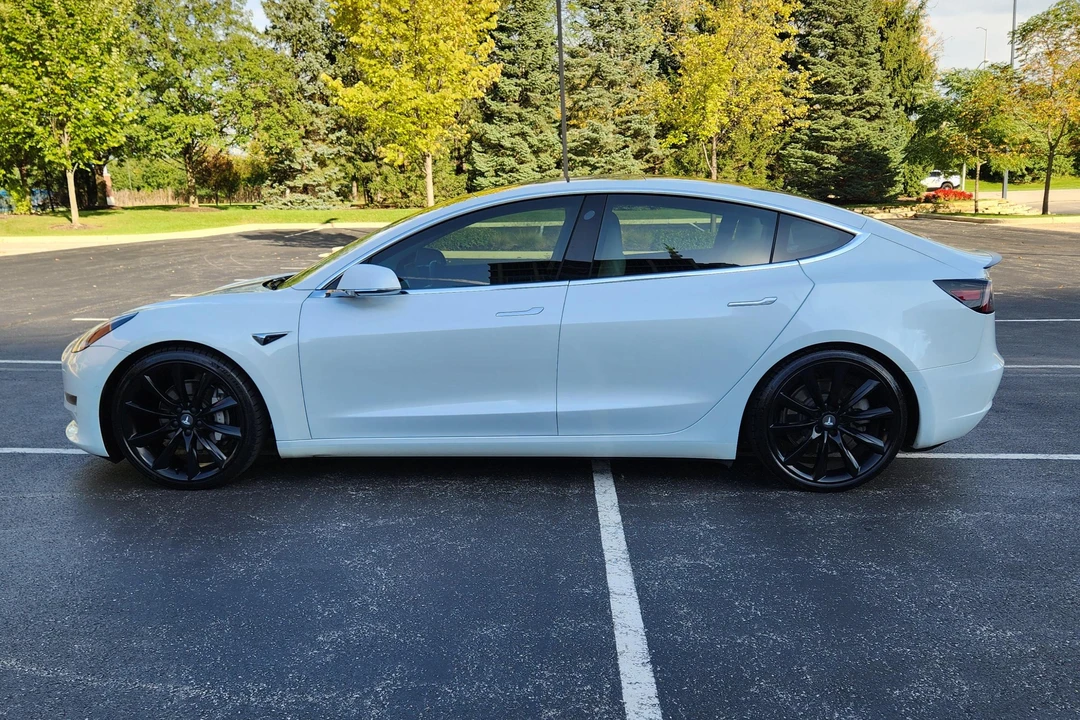2018 Tesla Model 3 Performance - Image 7 of 31