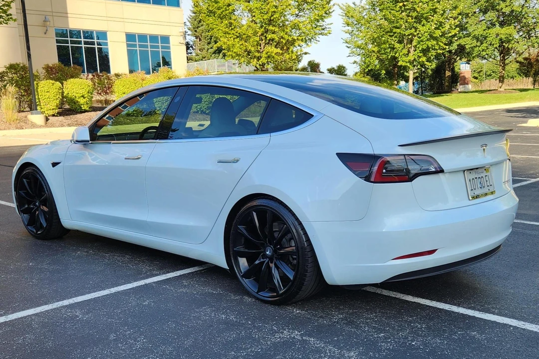 2018 Tesla Model 3 Performance - Image 4 of 31
