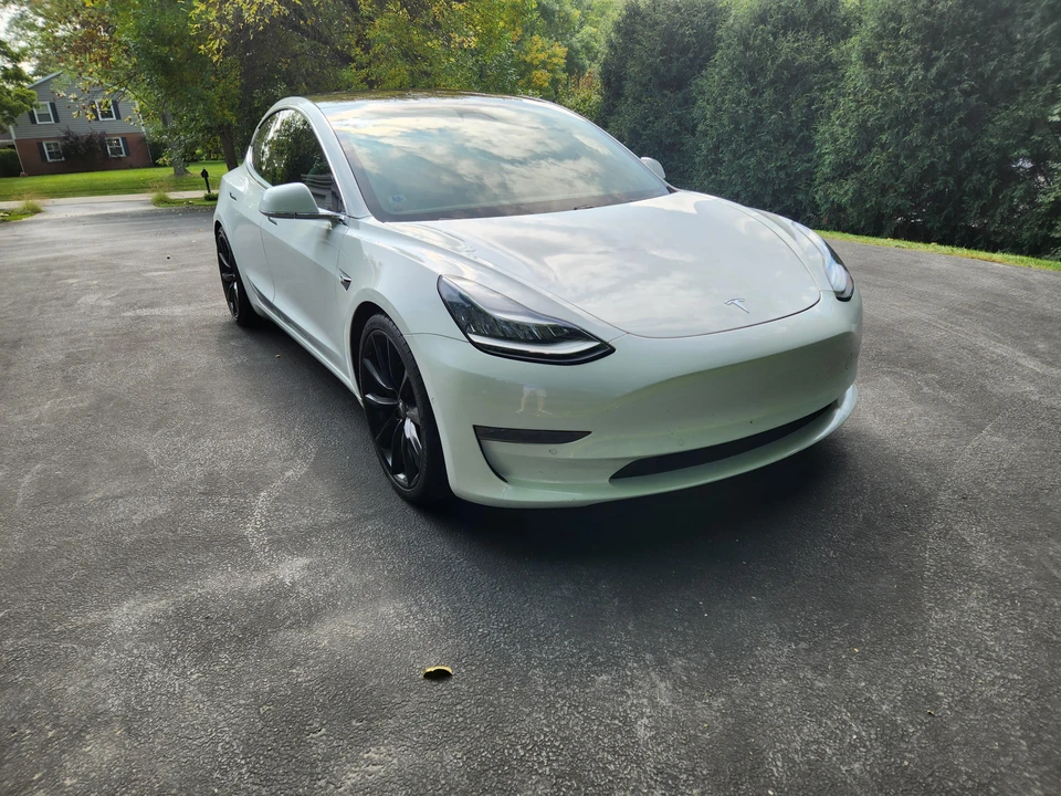 2018 Tesla Model 3 Performance - Image 16 of 31