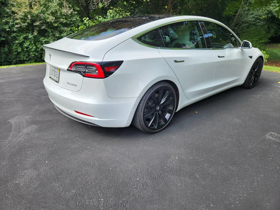 2018 Tesla Model 3 Performance - Image 12 of 31