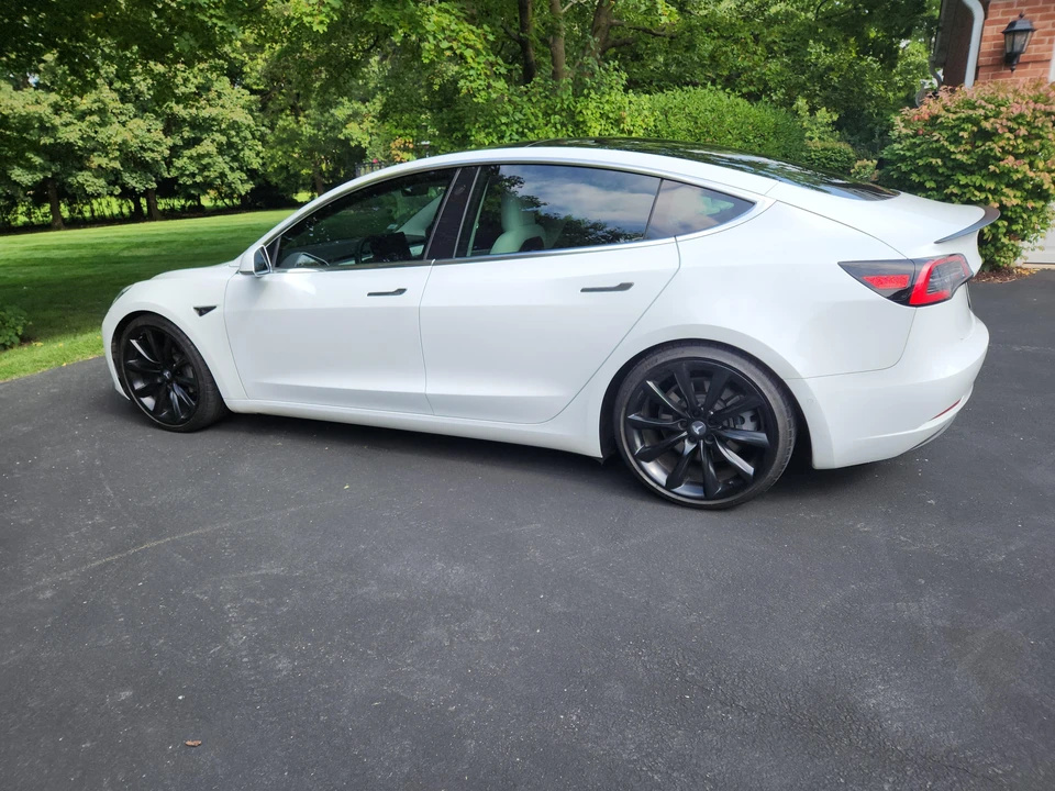 2018 Tesla Model 3 Performance - Image 8 of 31