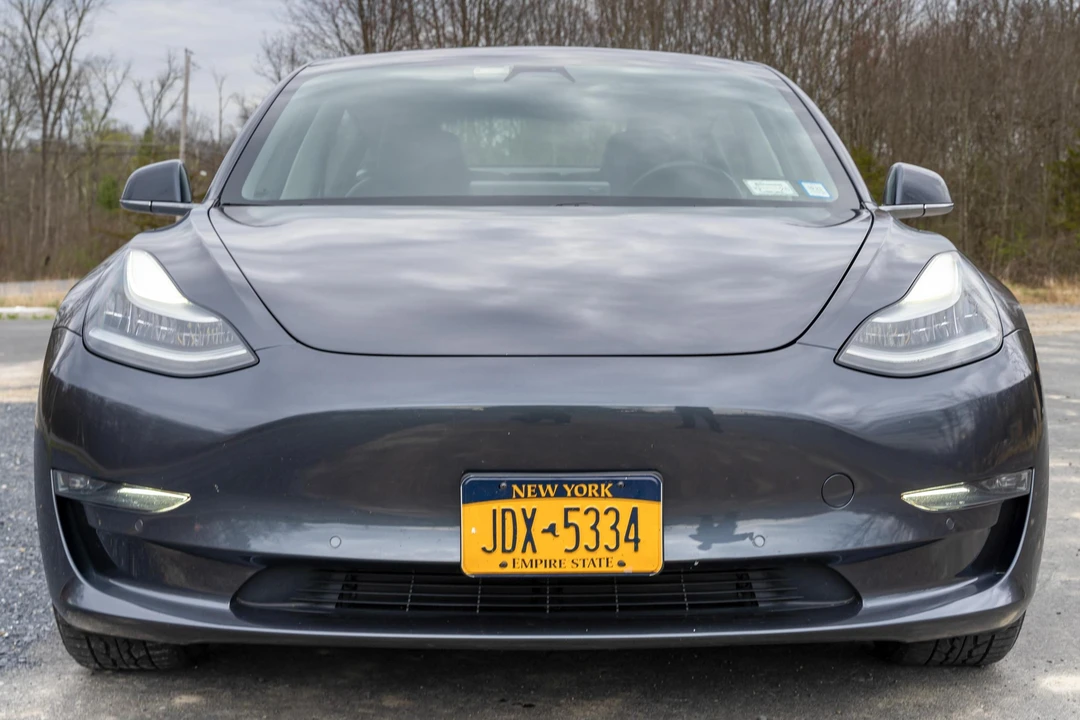 2018 Tesla Model 3 Performance - Image 2 of 31