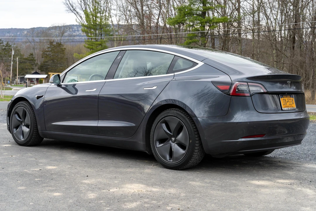 2018 Tesla Model 3 Performance - Image 4 of 31