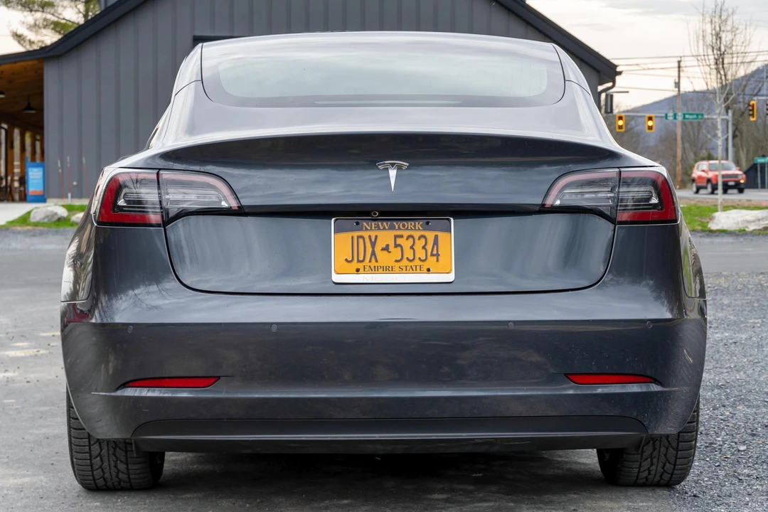 2018 Tesla Model 3 Performance - Image 5 of 31