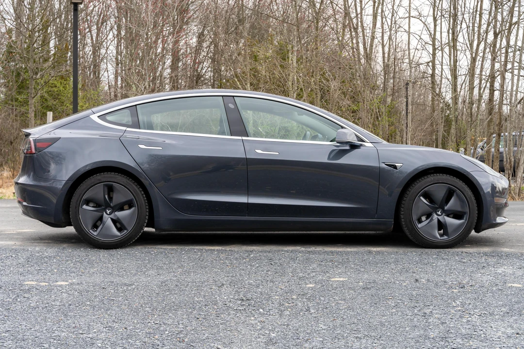 2018 Tesla Model 3 Performance - Image 3 of 31
