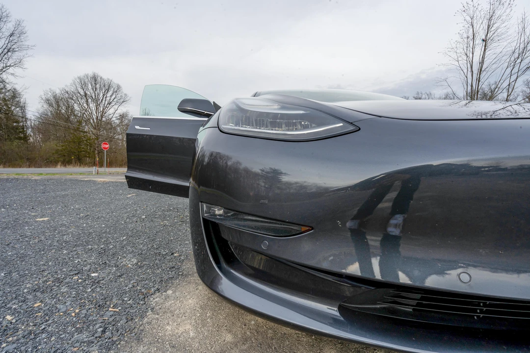 2018 Tesla Model 3 Performance - Image 9 of 31