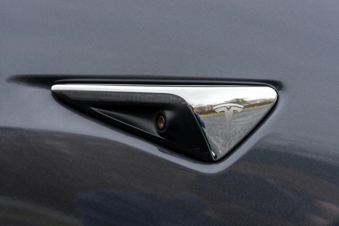 2018 Tesla Model 3 Performance - Image 13 of 31