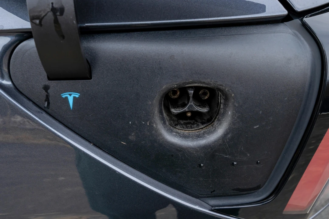 2018 Tesla Model 3 Performance - Image 18 of 31