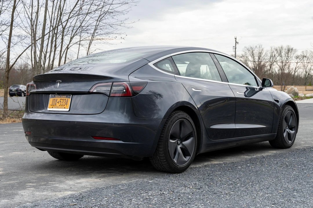 2018 Tesla Model 3 Performance - Image 8 of 31