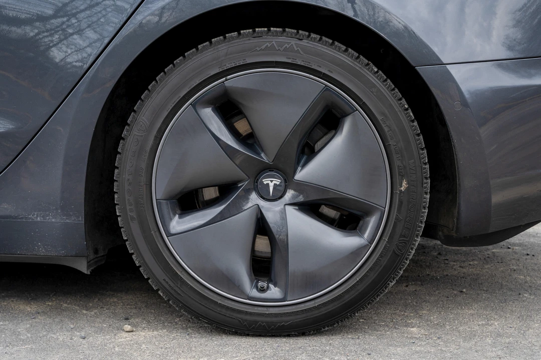 2018 Tesla Model 3 Performance - Image 29 of 31