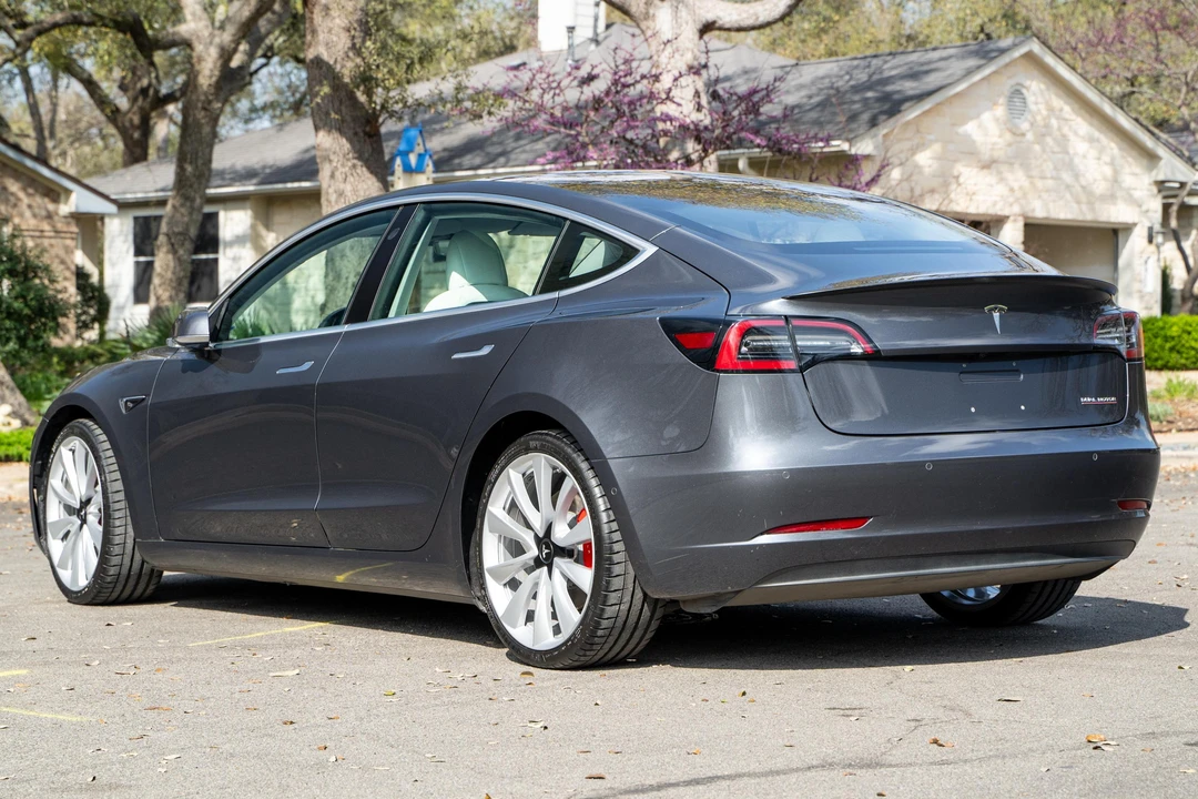 2018 Tesla Model 3 Performance - Image 4 of 31