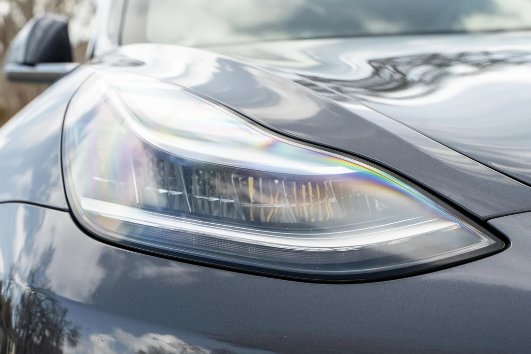 2018 Tesla Model 3 Performance - Image 17 of 31