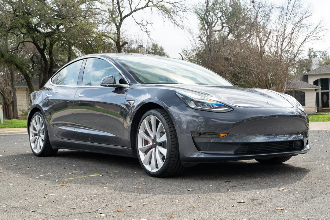 2018 Tesla Model 3 Performance - Image 12 of 31