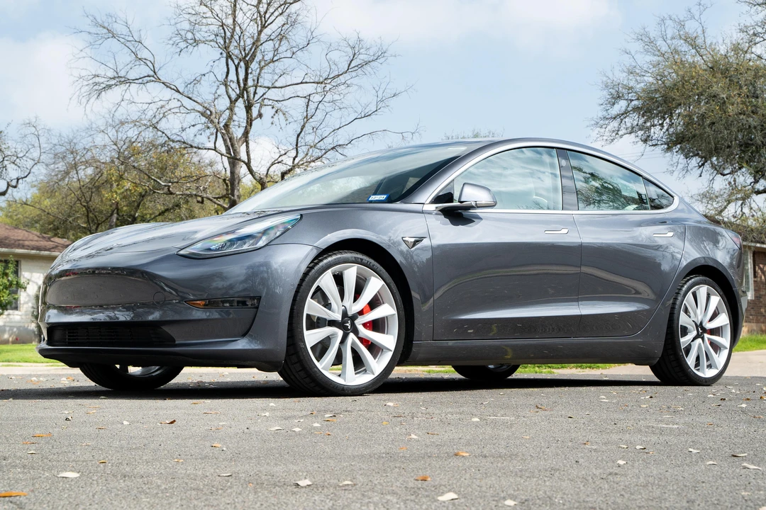 2018 Tesla Model 3 Performance - Image 7 of 31