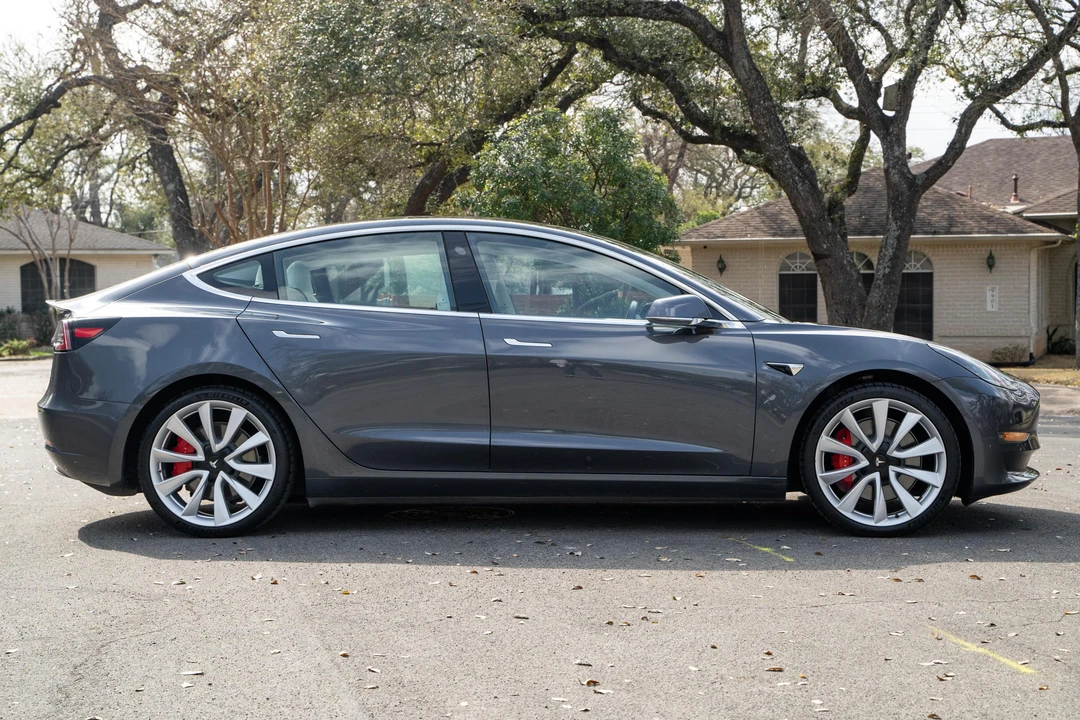 2018 Tesla Model 3 Performance - Image 3 of 31