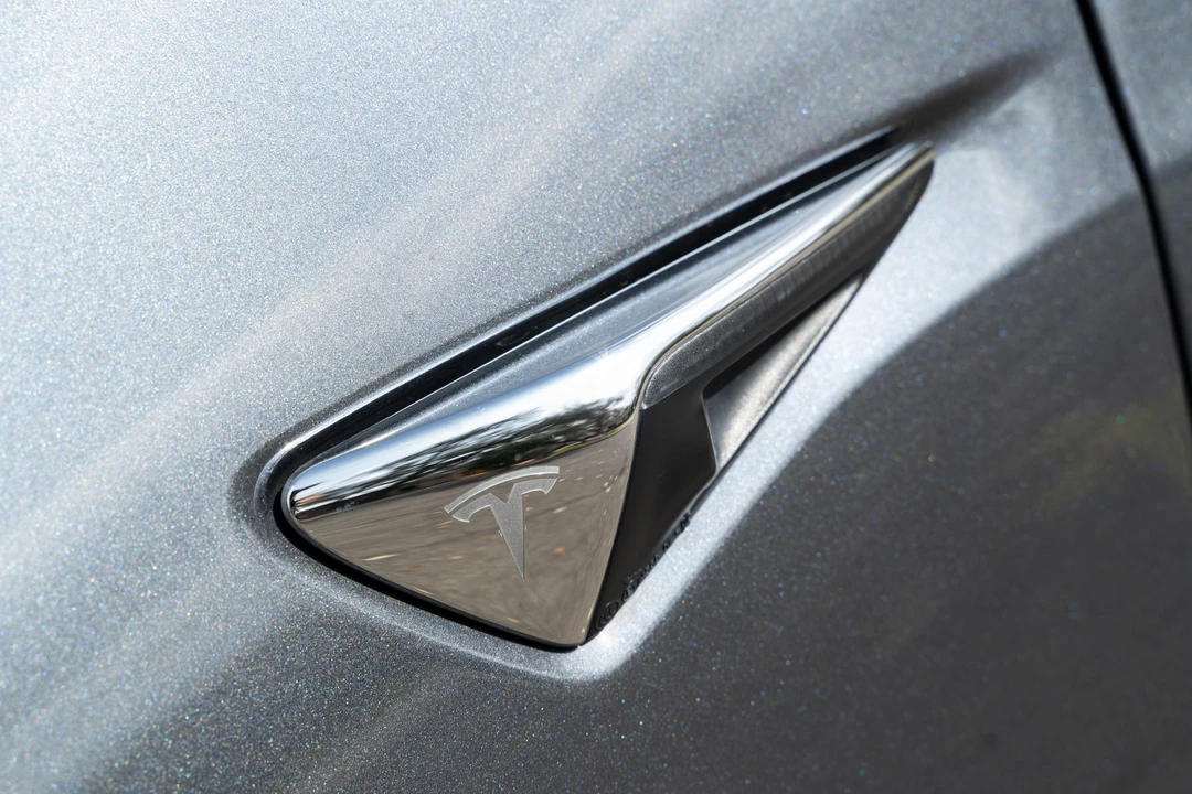 2018 Tesla Model 3 Performance - Image 28 of 31