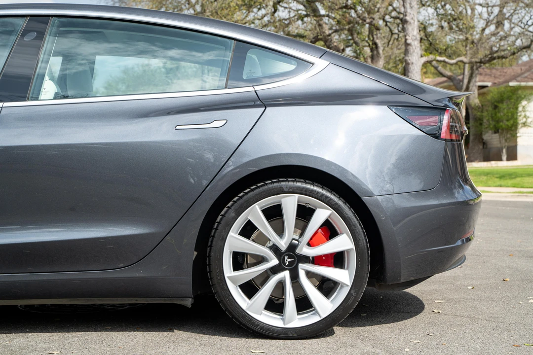 2018 Tesla Model 3 Performance - Image 30 of 31
