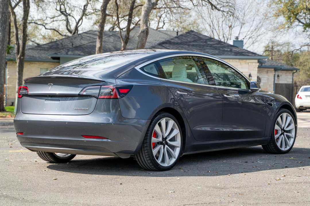 2018 Tesla Model 3 Performance - Image 11 of 31
