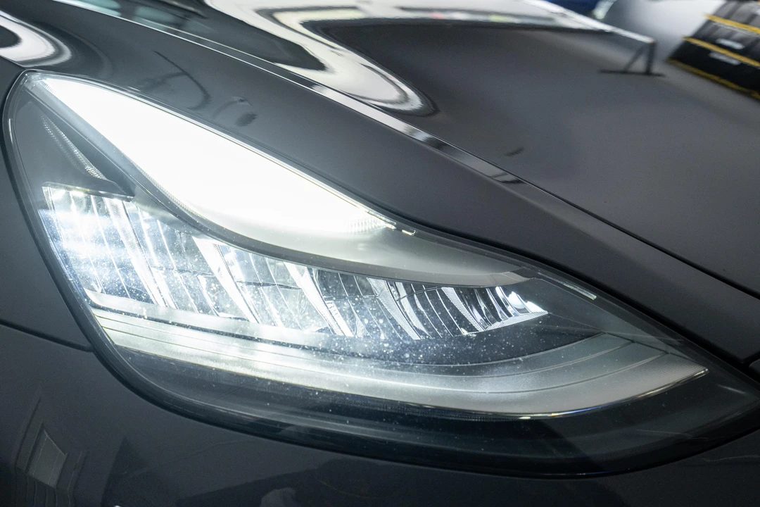 2018 Tesla Model 3 Performance - Image 18 of 31