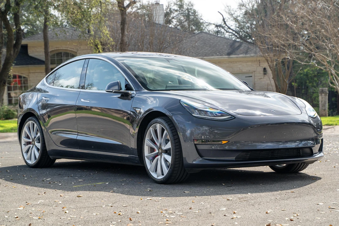 2018 Tesla Model 3 Performance - Image 9 of 31
