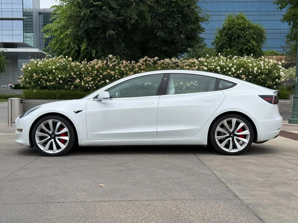 2018 Tesla Model 3 Performance - Image 9 of 17