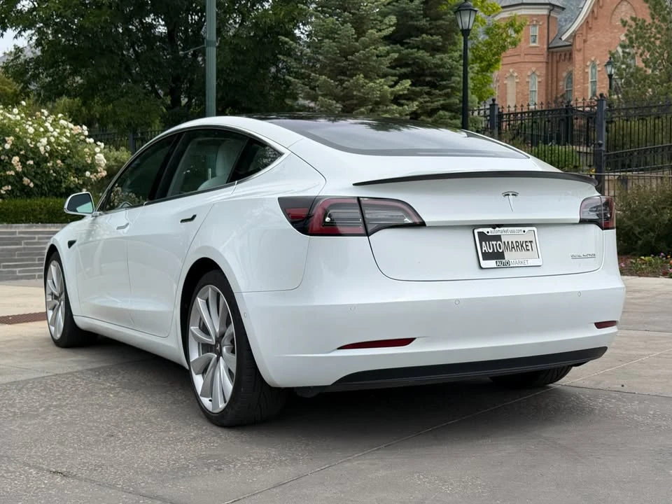 2018 Tesla Model 3 Performance - Image 8 of 17