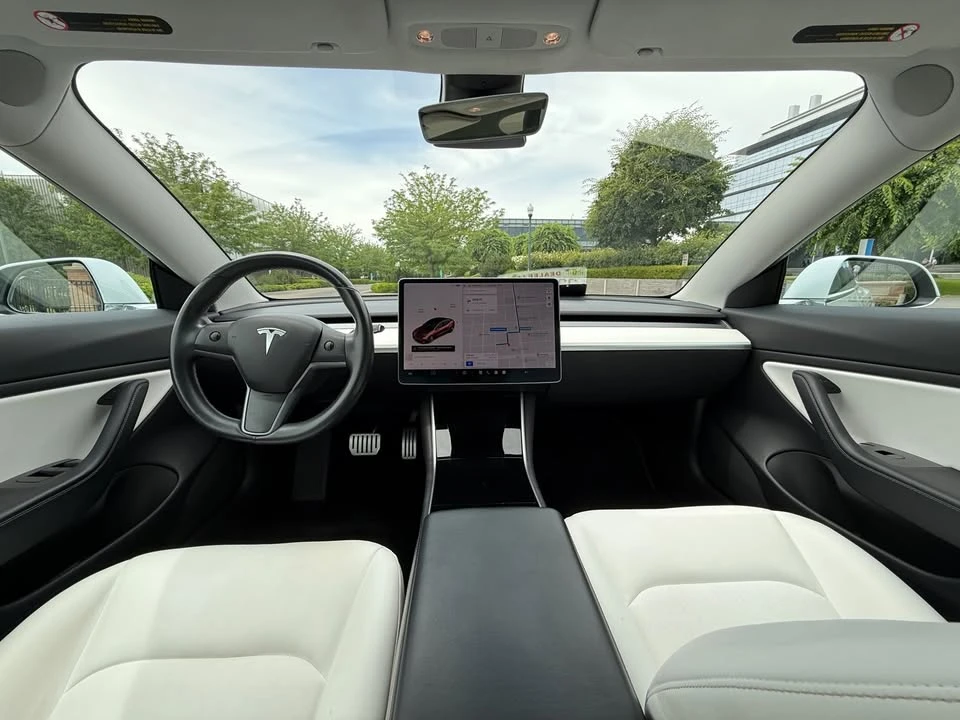 2018 Tesla Model 3 Performance - Image 10 of 17