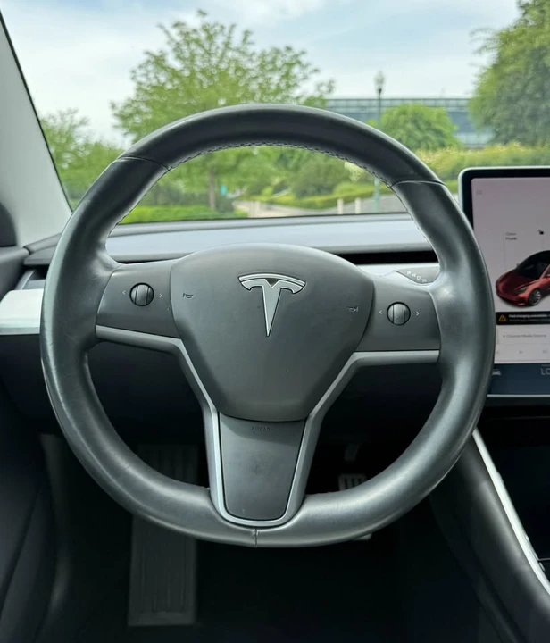2018 Tesla Model 3 Performance - Image 11 of 17