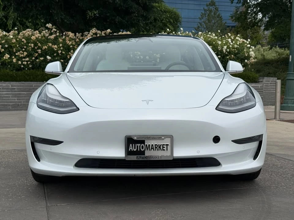 2018 Tesla Model 3 Performance - Image 2 of 17