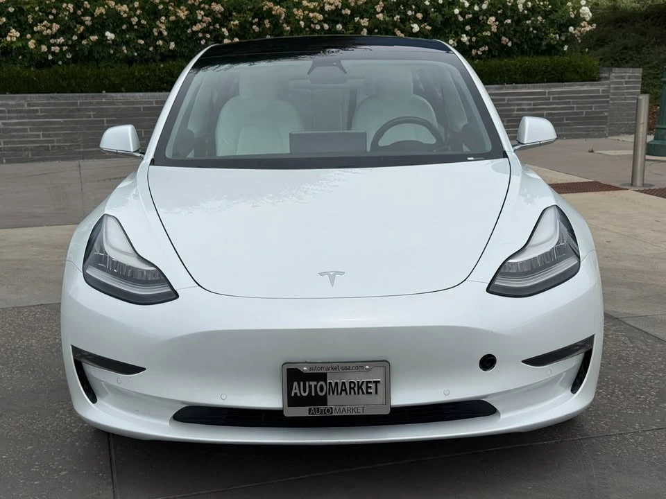 2018 Tesla Model 3 Performance - Image 3 of 17